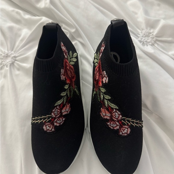 Floral Embroidered Black Slip-On Sneakers - Picture 3 of 6